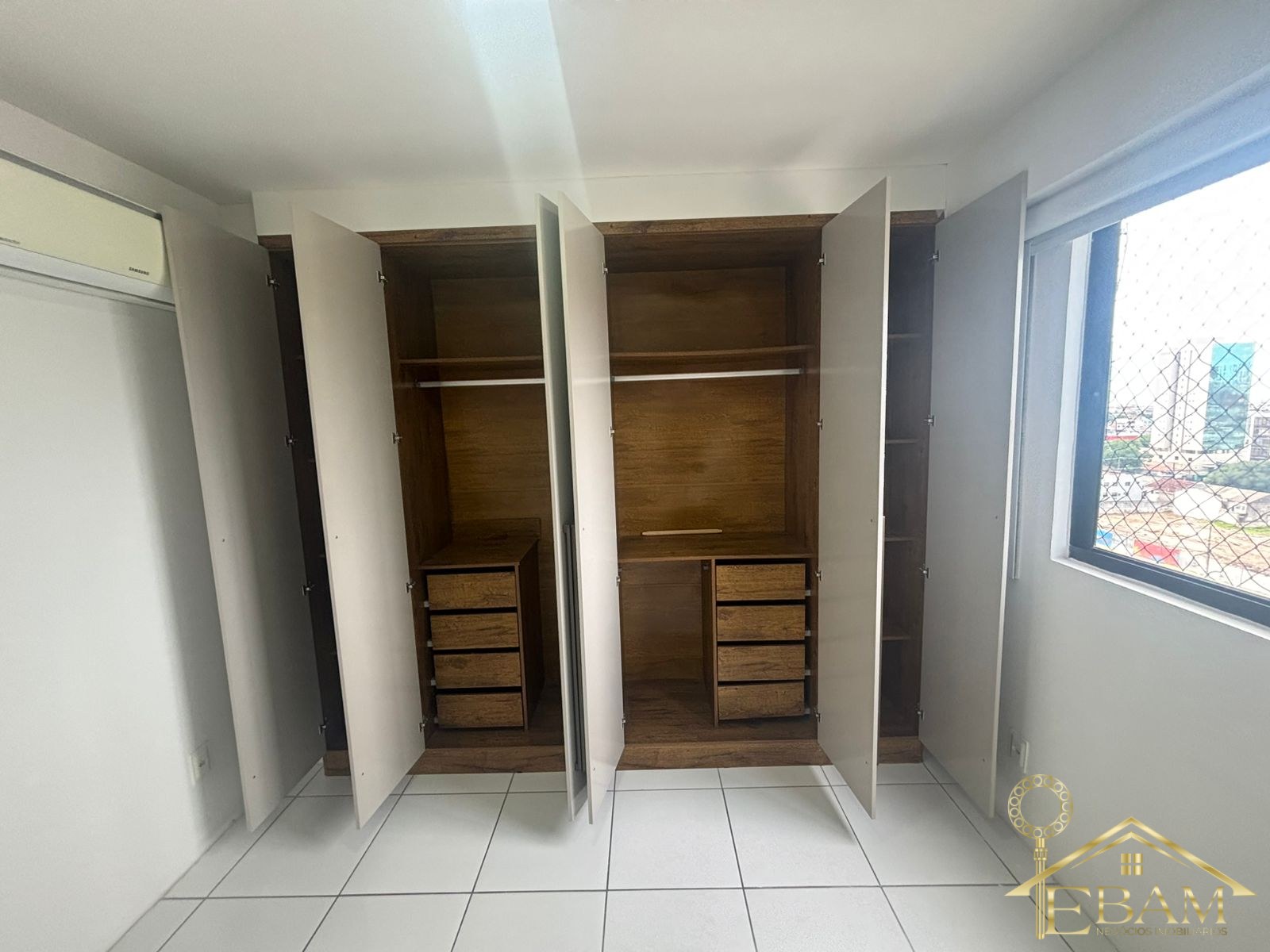 Guarda-roupas suite